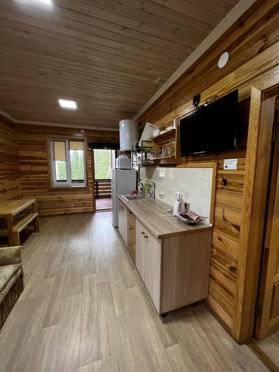 Коттедж Для Отдыха Дискавери Yablunytsya Exterior photo